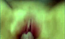 性感女友Rara在自制视频中享受粗暴的阴道性交