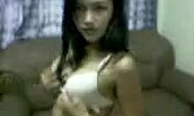 亚洲美女在家里展示她的身体,剪辑