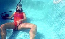 俄罗斯业余爱好者在水下自慰,让你的观赏快感更加刺激!
