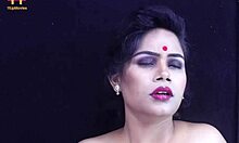 Amesha 11upmovies com 呈现:印度美女穿着热内衣表演